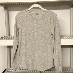 GAP Women’s Long Sleeve Ribbed Henley Gray Sz S